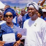 𝗢𝗯𝗮𝗳𝗲𝗺𝗶 𝗛𝗮𝗺𝘇𝗮𝘁 𝗪𝗶𝗻𝘀 𝗟𝗮𝗴𝗼𝘀 𝗔𝗣𝗖 𝗚𝗼𝘃𝗲𝗿𝗻𝗼𝗿𝘀𝗵𝗶𝗽 𝗣𝗿𝗶𝗺𝗮𝗿𝘆, 𝗣𝗿𝗼𝗺𝗶𝘀𝗲𝘀 𝗣𝗲𝗼𝗽𝗹𝗲-𝗙𝗼𝗰𝘂𝘀𝗲𝗱 𝗚𝗼𝘃𝗲𝗿𝗻𝗮𝗻𝗰𝗲